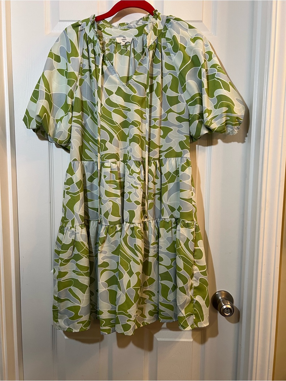 🦋 entro Olive Green & White Abstract Tiered Midi Dress size small